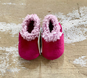 Lambskin Booties Fuchsia Colour with Pale Blush Lambs Wool Inner (Available in 0-3 & 3-6 Months Only)