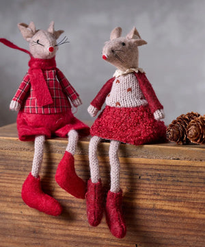 Edna Mouse Sitting