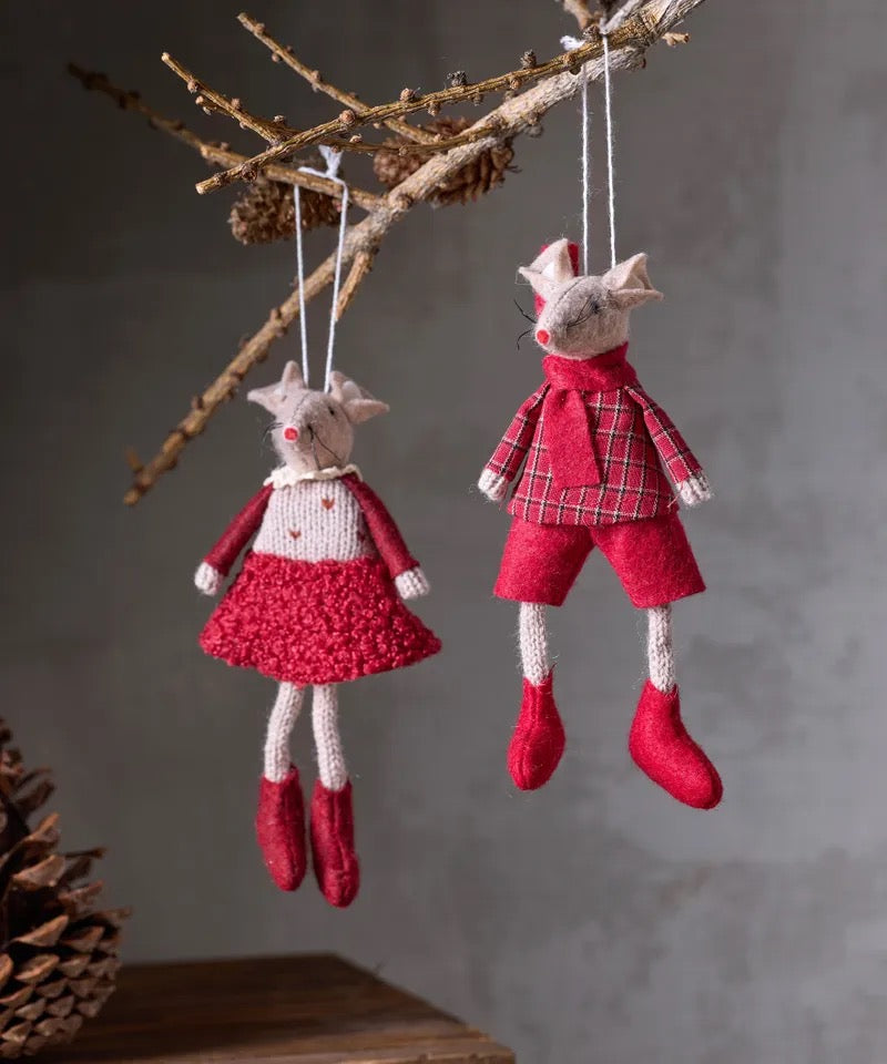 Harry Mouse Hanging