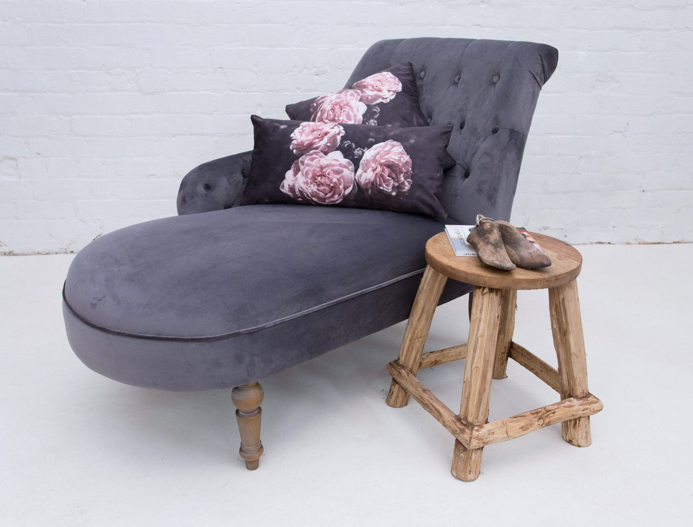 Chaise Lounge – Silver / Grey Velvet (Firm Order Only)